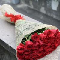 Букет из 31 метровых роз